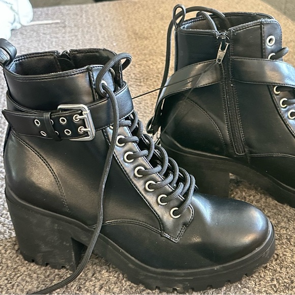 No Boundaries Black Combat Boots - Picture 2 of 6